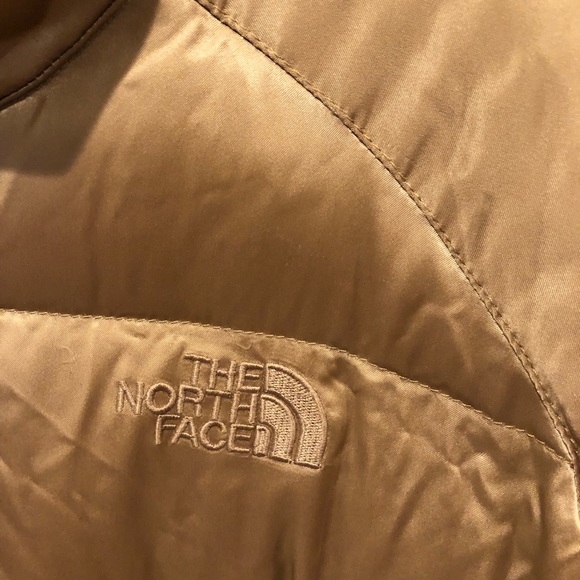 49ers fans….  GOLD The North Face puffer jacket. PLUS FREE SHIPPING - Picture 3 of 5